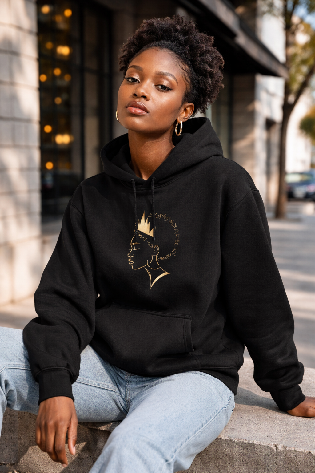 Hoodie « Crowned & Powerful » — Reine. Confiance. Présence.