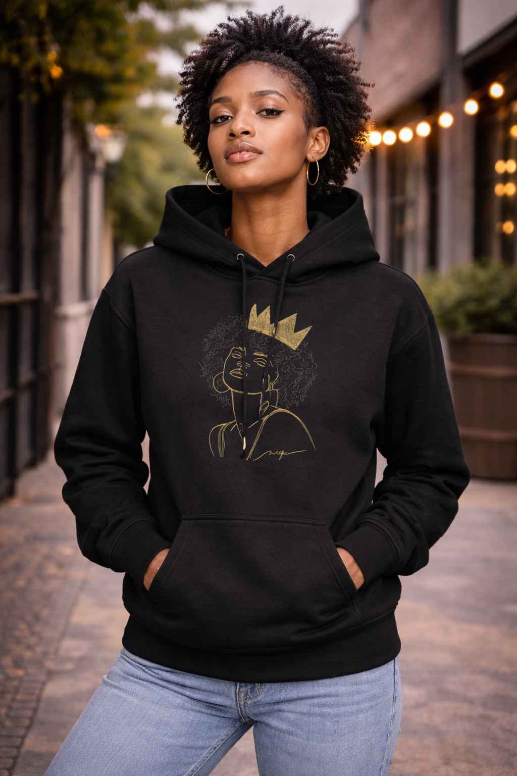 Hoodie « Golden Queen » — Couronnée. Puissante. Incontestable.